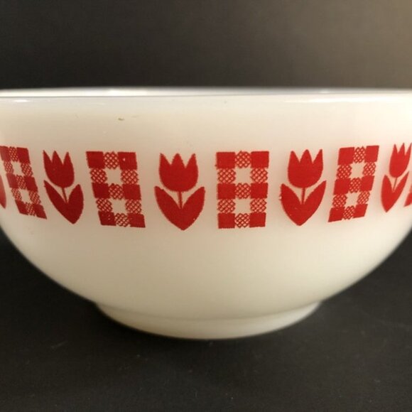 Vintage Termocrisa Red Gingham Tulip Milk Glass Cereal Soup Nut Bowl - Picture 1 of 5